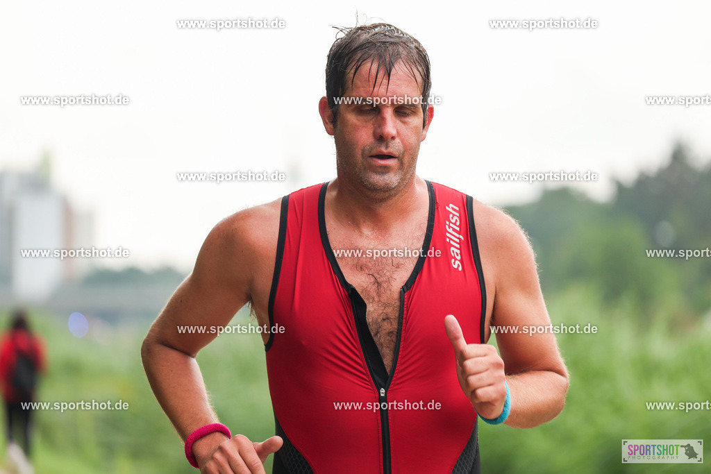 LUR_1949 | 34. M-net Erlanger Triathlon 2025 #erlangertriathlon  #mnettriathlon2025 #mnettriathlon #team #olympischedistanz #mitteldistanz #triathlon #maindonaukanal  #erlangertriathlon2025 #yourpictrs #tv1848 #tv1848erlangen  #triathlonbayern #sportinerlangen #demsportverbunden #sportshot_your_pictrs Copyright: www.sportshot.de
