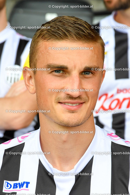 AUT, Lask (AUT) vs Eintracht Frankfurt (GER), Testspiel, Vorbereitung 2022-23 | 09.07.2022, Raiffeisen Arena Pasching, AUT, Testspiel Vorbereitung 2022-23, Lask (AUT) vs Eintracht Frankfurt (GER),  im Bild Philipp Ziereis (Lask)

// Test Match, New Season 2022-23 Lask (AUT) vs Eintracht Frankfurt (GER) in Pasching, Austria on 2022/07/09
