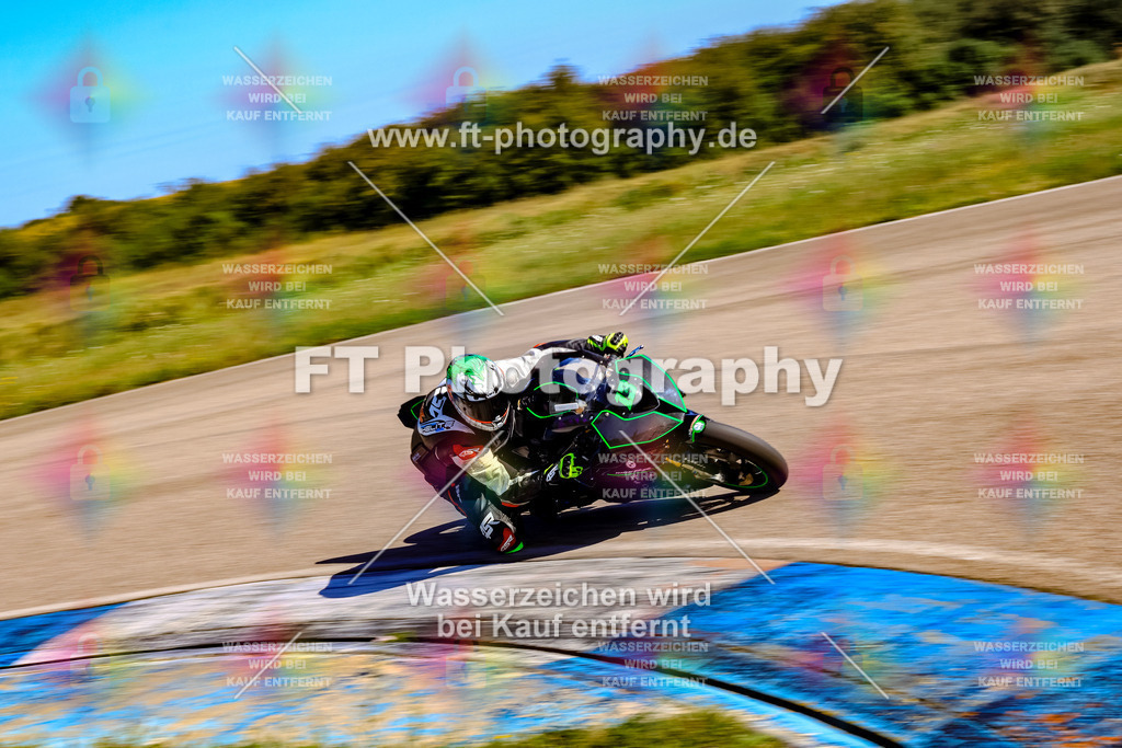 013-2668 | Hier findet Ihr Bilder von Touristenfahrten auf der Nürburgring Nordschleife oder von anderen Veranstaltungen die ich besucht habe. Viel Spass beim Durch Schauen 