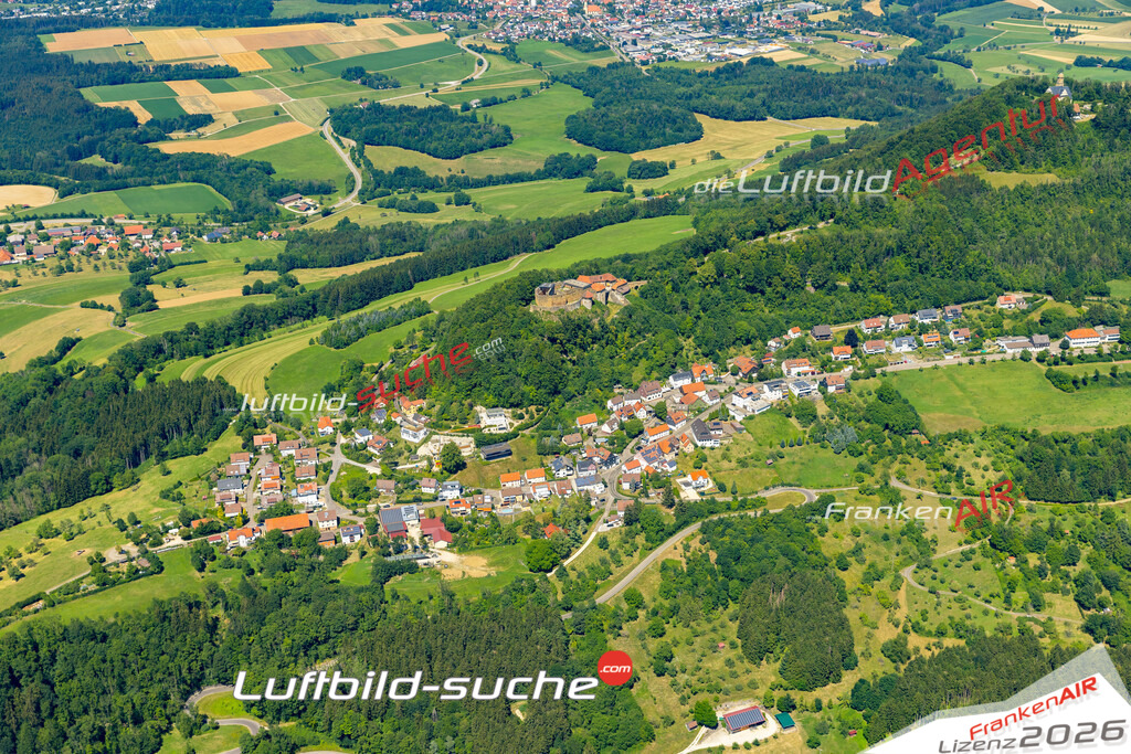 Aktuelles Luftbild von Rechberg Schwäbisch Gmünd - Die Luftaufnahme wurde 2022 mittels UL-Flugzeug erstellt ( keine Drohne ) - hochauflösende Kamera-Systeme von  Canon -Beste Qualität - Für grossformatige Ausdrucke geeignet. Die Geschenkidee !