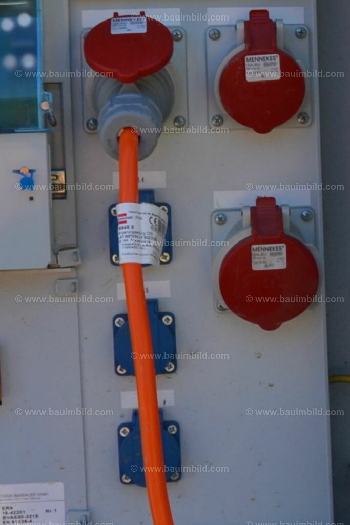 bib-lg17-elektroinstallation-0005 | Nach LV-Leistungsgruppen sortierte Detailfotos über den Bau eines Hauses. Alle Hausbau-Bilder direkt vom Urheber und Autor der Website Haus-Selber-Bauen.com