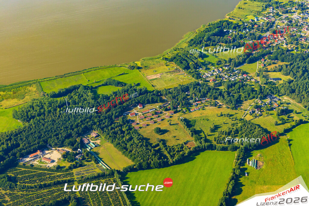 Schrägluftbild  Ferienwohnung  Fuhlendorf - Das Luftbild wurde 2025 vom UL-Flugzeug heraus erstellt (ohne Drohne- keine Drohnenaufnahme ) - Hochauflösende Luftaufnahme -Nicht vergleichbar mit Google Maps oder Satelittenbilder- Die Geschenkidee !Mit Lizenz und Bildrechte bestellbar