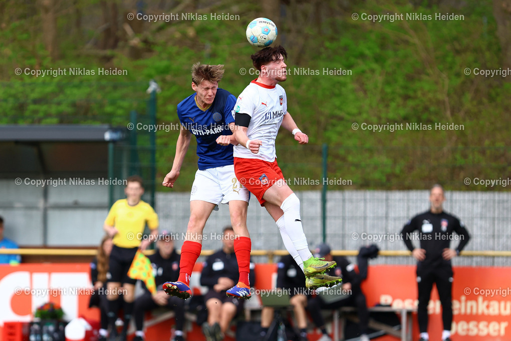 NH_HolsteinKielU19_1FCHeidenheimU19_DFBNachwuchsliga_18042026 | #21 Maximilian Apelt (Holstein Kiel U19), #9 Jarne Lang (1. FC Heidenheim U19)Fußball I Herren I U19 DFB-Nachwuchsliga Hauptrunde Liga A, Gruppe B I Saison 2025-2026 I 9. Spieltag I Holstein Kiel U19 - 1. FC Heidenheim U19 I 18.04..2026 I Citti-Fußball-Park