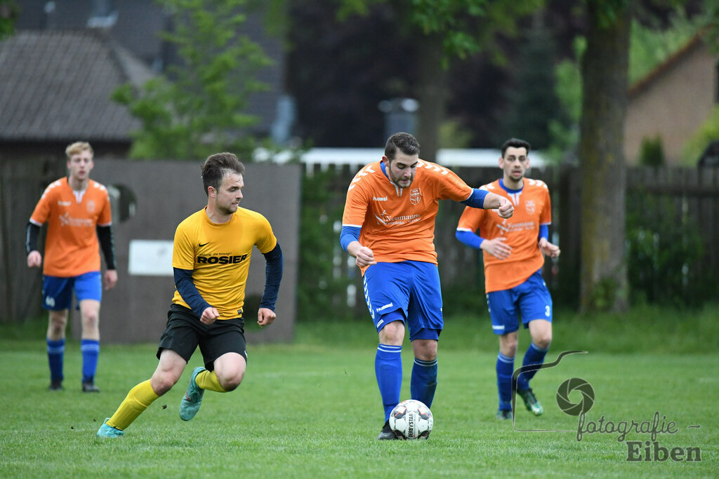 TuS Ofen-FC Ohmstede | Herren Kreispokal Halbfinale; TuS Ofen (orange)-FC Ohmstede (gelb) am 17.05.2023; in Ofen (Sportanlage Ofen), Photo: Philip Eiben 2023 - Realisiert mit Pictrs.com