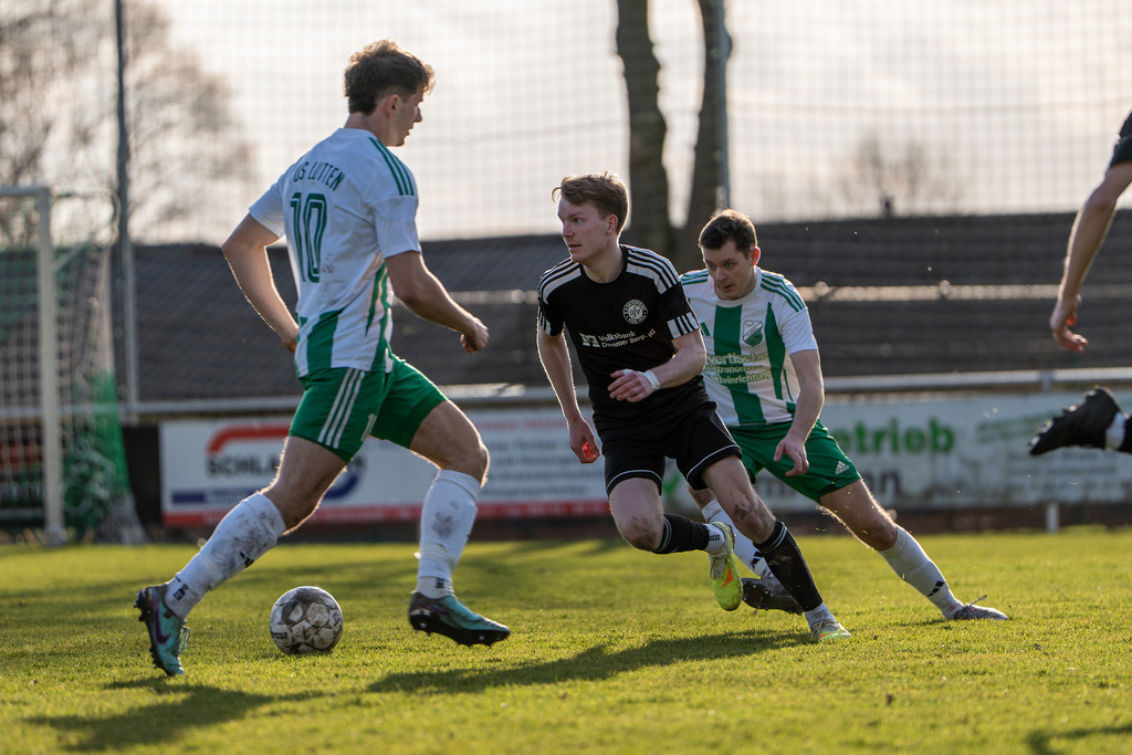 Fußball I Herren I Saison 2025-2026 I Bezirksliga Weser-Ems 4 I 21. Spieltag I TuS Lutten - SW Osterfeine I 4174 | jns.sportfotos - Realisiert mit Pictrs.com