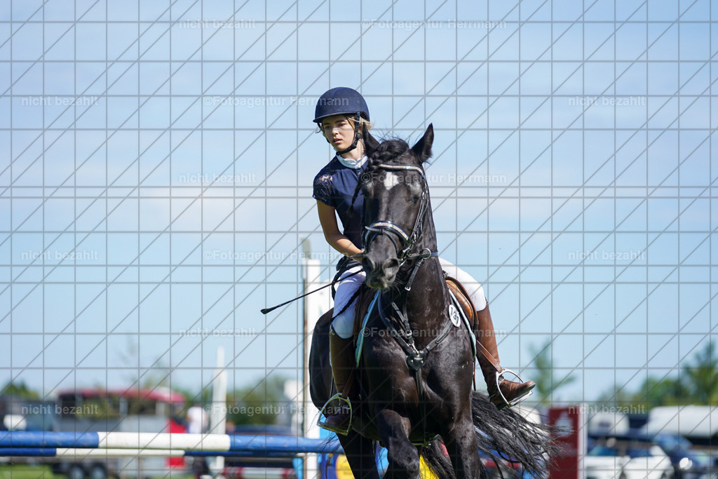 20230917-FAH09441 | Landsberg am Lech, 2023, Kaufbeuren, Kempten, Allgäu, Turnierfotografen Bayern, Fotoagentur Herrmann, Turnierbilder, Reitsport Fotos, Pferdefotograf, Augsburg, Bad Tölz, Dachau, Karlsfeld, Memmingen, Buchloe, Schwabmünchen