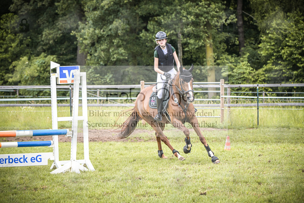 DOS_6808 | Entdecke hochwertige Reitturnierfotos von Foto Oger. Professionell, emotional und authentisch – jetzt Lieblingsmomente im Shop bestellen. - Realisiert mit Pictrs.com