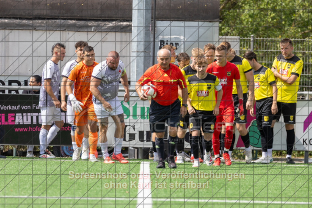 20250824_125822_0005 | #,1.FC Heiningen II (gelb) vs. 1.Göppinger SV III (weiß), Fußball, Kreisliga B7 - Bezirk Neckar/Fils, 01. Spieltag, Saison 2025/2026, Kunstrasenplatz Sportzentrum Heiningen, Krautgarten 1, 73092 Heiningen, 24.08.2025 - 13:00 Uhr,Foto: PhotoPeet-Sportfotografie/Peter Harich