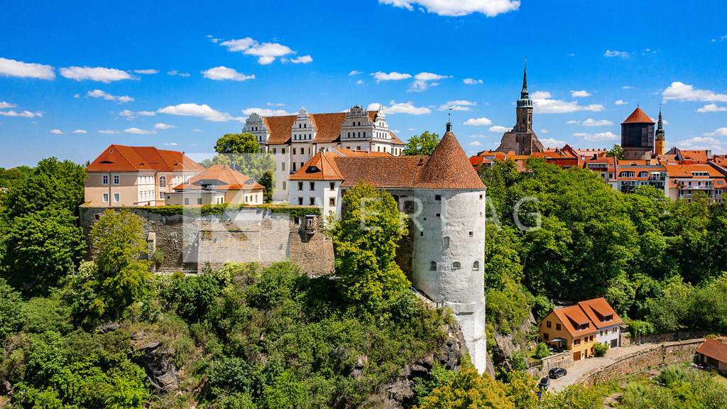 Wandbild-Panorama-Ortenburg-Bautzen-Luftbild-DJI_0588 | Lauftaufnahme Bautzen – die Stadt der Türme - Realisiert mit Pictrs.com