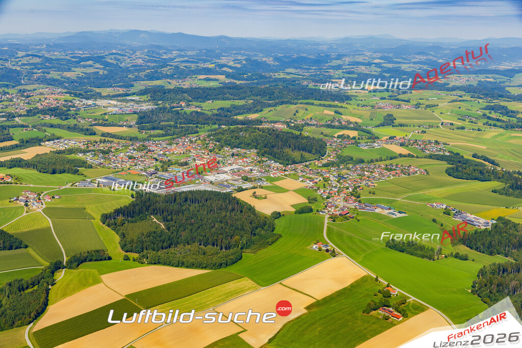 Luftaufnahme von  Büchlberg - Die Luftaufnahme wurde 2025 vom UL-Flugzeug heraus erstellt ( keine Drohne ) - Hochauflösende Luftaufnahme - für professionelle Ausdrucke geeignet. Die Geschenkidee !Mit Lizenz und Bildrechte bestellbar