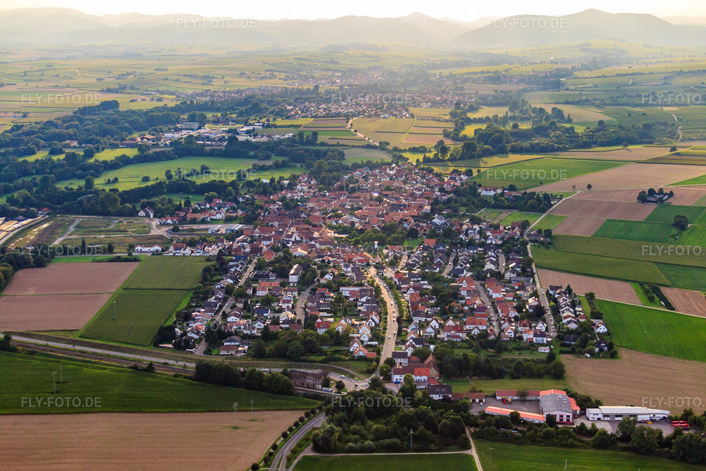Luftbild: Dorfansicht von Osten in Rohrbach im Bundesland Rheinland-Pfalz in Deutschland. Foto: IMG_32894.jpg vom 03.09.2010 durch Werner Riehm/FLY-FOTO.de