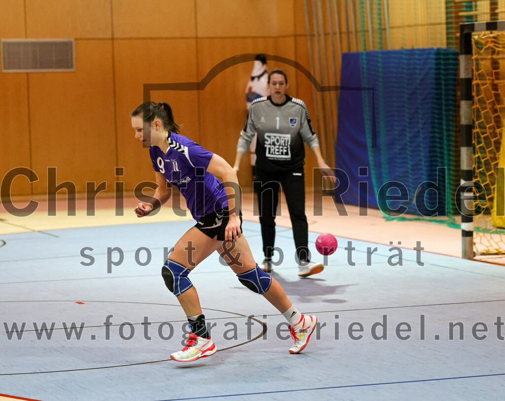 2022-11-19_070_SpVgg_Altenerding_gegen_HC_Donau-Paar | Erding, Deutschland, 19.11.2022:
Handball, Bezirksoberliga Frauen Altbayern 2022 / 2023, 5. Spieltag, SpVgg Altenerding gegen HC Donau/Paar, Endergebnis: 22:33

Julia Kranich (SpVgg Altenerding, #9)

Foto: Christian Riedel / fotografie-riedel.net