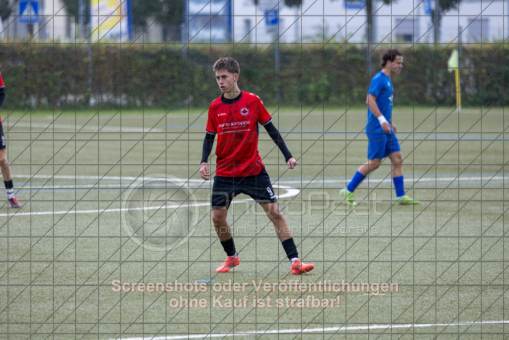 20251005_115858_0006 | #,1.Göppinger SV (rot) vs. TUS Ergenzingen (blau), Fussball, B-Junioren Leistungsstaffel Mitte, wfv, 03.Spieltag,  Saison 2025/2026, Kunstrasenplatz Süd, Hohenstaufenstr. 116, 73033 Göppingen, 05.10.2025 - 11:00 Uhr,Foto: PhotoPeet-Sportfotografie/Peter Harich