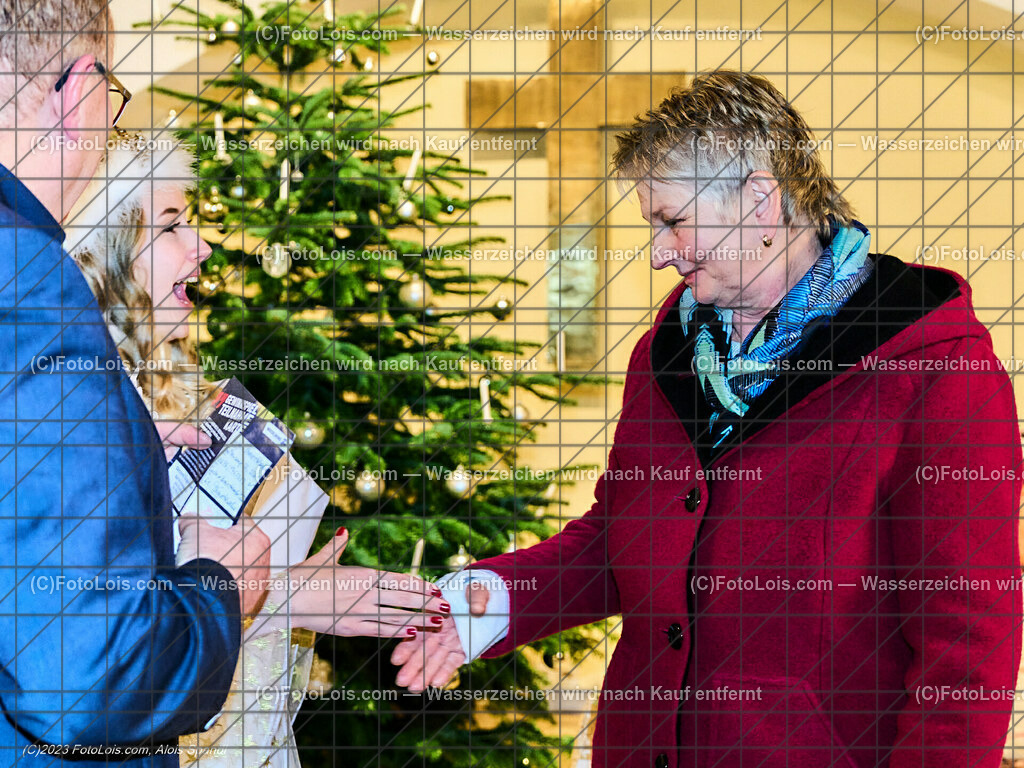 ALP7571_Advent_Gewinnspielsieger_Theuretzbacher Luise | (C)FotoLois.com, Alois Spandl. 25igster WIESELBURGER ADVENT, Advent-Gewinnspiel Preisverleihung, Christkind Anna Sieberer, Sa 23. Dez. 2023.