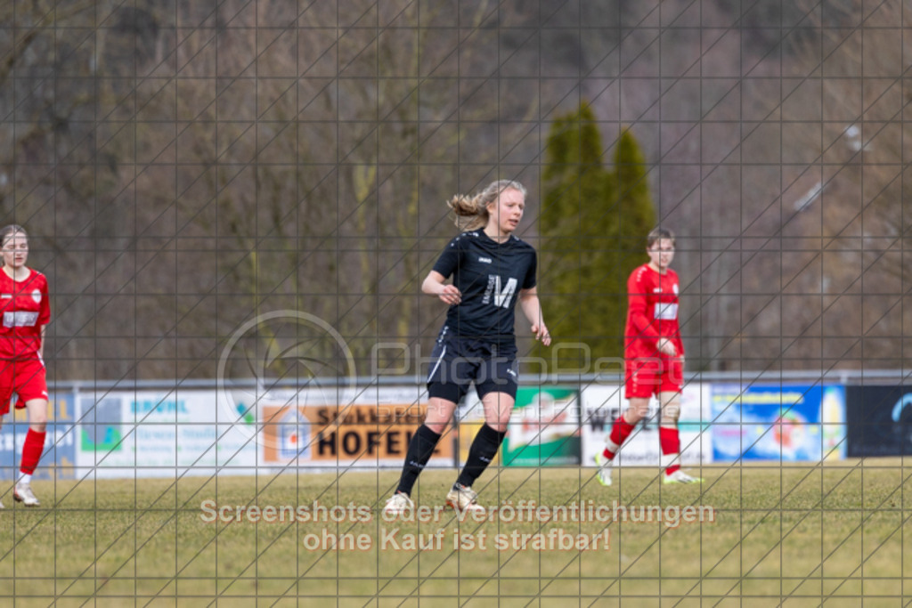20250223_132652_0167 | #,1.FC Donzdorf (rot) vs. TSV Tettnang (schwarz), Fussball, Frauen-WFV-Pokal Achtelfinale, Saison 2024/2025, Rasenplatz Lautertal Stadion, Süßener Straße 16, 73072 Donzdorf, 23.02.2025 - 13:00 Uhr,Foto: PhotoPeet-Sportfotografie/Peter Harich