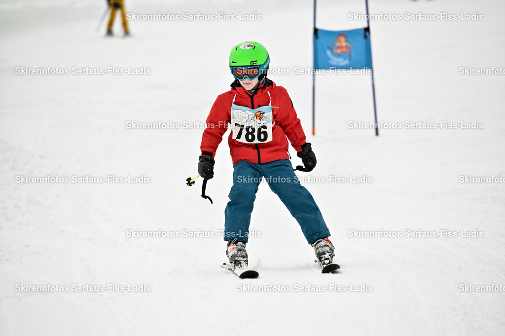 SRF_20.02.2026_0949 | Skirennfotos,Serfaus,Fiss,Ladis,Kinderskirennen,Winter,Tirol,Oberland,skirace,SFL,feelfree,weil wir's genießen,ski,Ski,skifahren,Sonnenplateau, - Realisiert mit Pictrs.com