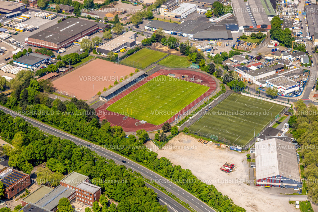 Duesseldorf240501454 | Luftbild, Fußballstadion und Leichtathletikstadion Bezirkssportanlage Benrath des des VfL Benrath 06 e.V., Benrath, Düsseldorf, Rheinland, Nordrhein-Westfalen, Deutschland