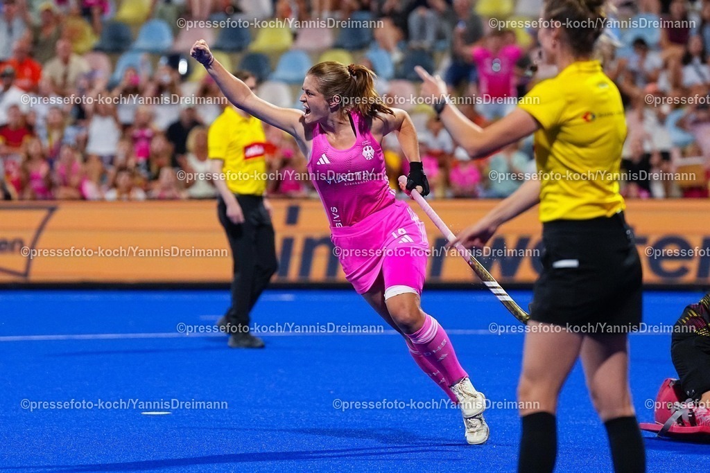 xydrx15082504061 | 15.08.2025, xydrx, Frauen EuroHockey Championship 2025, Halbfinale, Belgien - Deutschland, Sparkassenpark Mönchengladbach: Sonja Zimmermann (GER #16) jubelnd über ihren treffer im Shootout