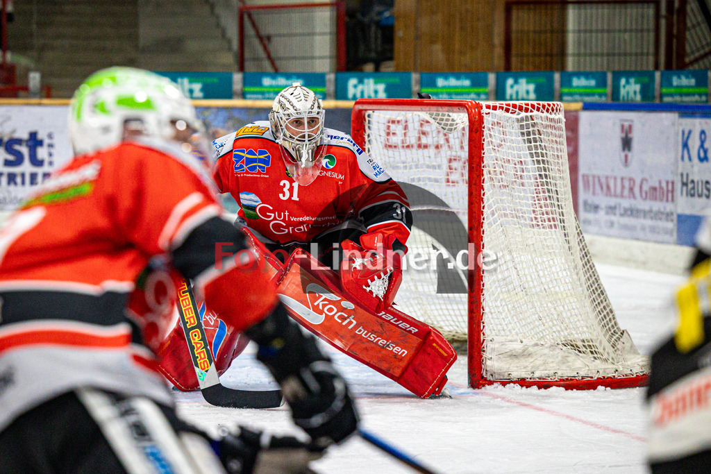 TSV Peißenberg MINERS gegen EA Schongau | Eishockey Bayernliga Herren Vorrunde 2024/25, TSV Peißenberg MINERS gegen EA Schongau, 20241031,Korbinian SERTL (MINERS Goali 31) im Tor, Aktion,2024-10-31 in Peißenberg (Eisstadion Peißenberg)Korbinian SERTL (MINERS Goali 31)Copyright: WolfgangxLindner foto-lindner.de