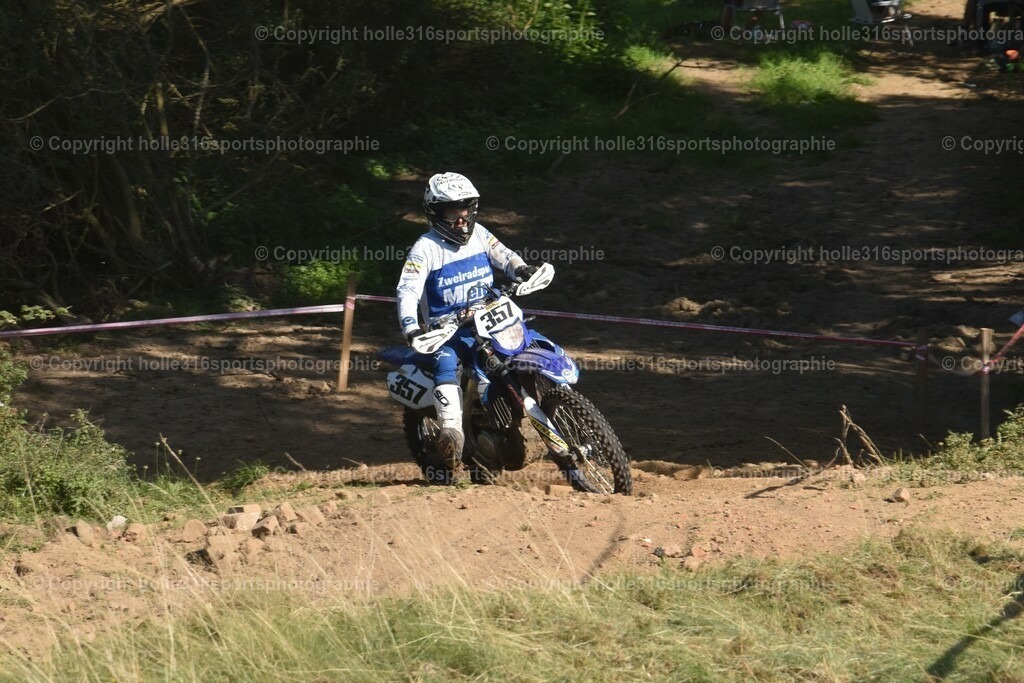 DSC_0297 | Sportfotografie , Motorsport, Motoross, Reitsport, Mointainbike, Enduro,
Landschaft , Outdoor, Eventfotografie, Landschaft, Bilder online bestellen - Realisiert mit Pictrs.com