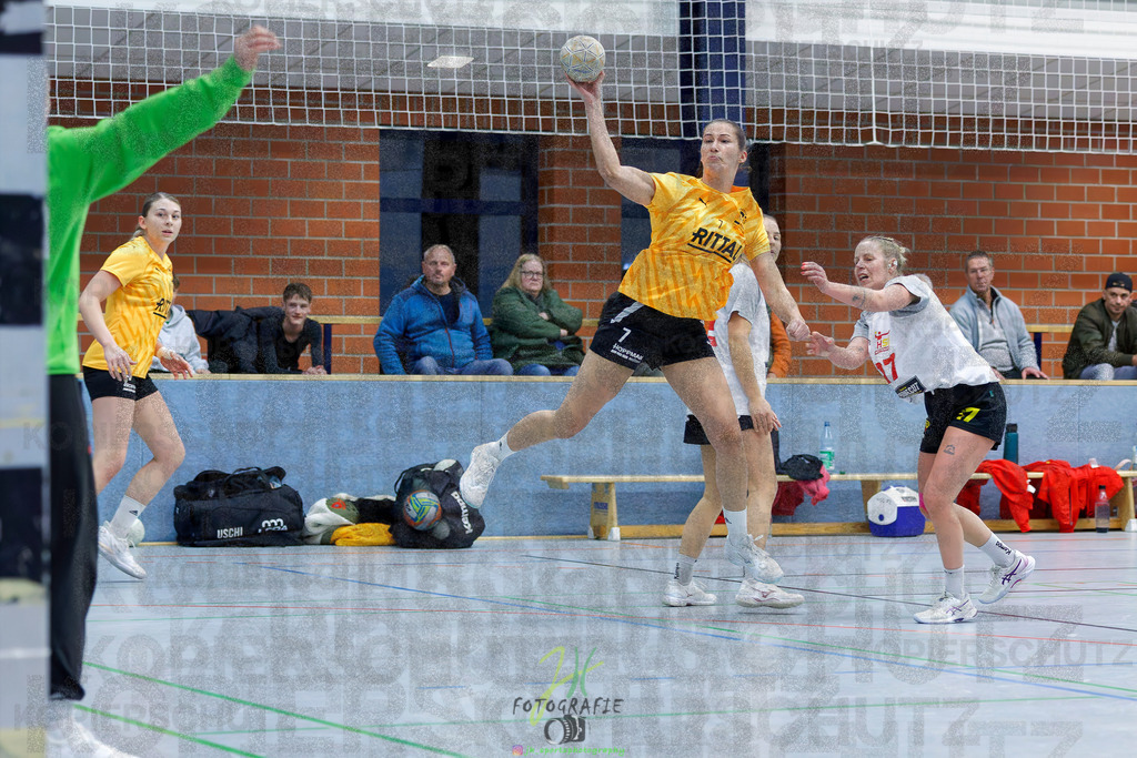 Frauen Oberliga Mitte (HHV); HSG Eibelshausen/Ewersbach - HSG Wettenberg II | Frauen Oberliga Mitte (HHV); HSG Eibelshausen/Ewersbach - HSG Wettenberg II am 13.12.2025 in Steinbrücken (Sporthalle am Hammerweiher)Photo © 2025 - Jörg Heinrich - Realisiert mit Pictrs.com