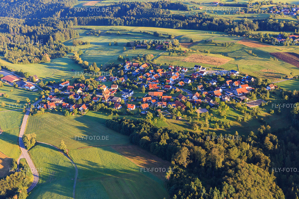 Dorf am Morgen aus Südosten | Luftbild: Dorf am Morgen aus Südosten im Ortsteil Hohenhardtsweiler in Oberrot im Bundesland Baden-Württemberg in Deutschland. Foto: IMG_093717.jpg vom 23.08.2016 durch Werner Riehm/FLY-FOTO.de - Realisiert mit Pictrs.com
