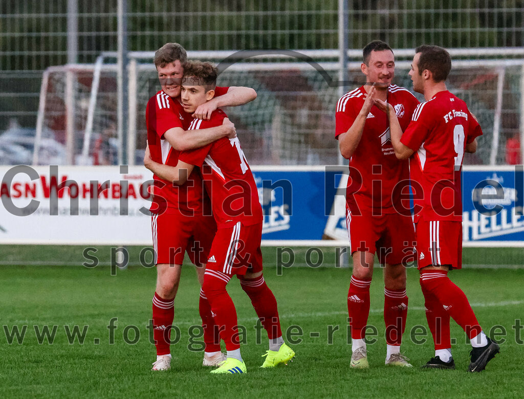 2023-08-22_041_FC_Finsing_gegen_SC_Moosen-Vils | Finsing, Deutschland, 22.08.2023:
Fußball, Kreisliga 2023 / 2024, 5. Spieltag, FC Finsing gegen SC Moosen/Vils, Endergebnis: 5:0

Jubel nach dem Tor zum 2:0 durch Florian Hölzl (FC Finsing, #10)
Fabian Kövener (FC Finsing, #12), Florian Hölzl (FC Finsing, #10), Kilian Schmitt (FC Finsing, #8), Andre Huber (FC Finsing, #9)

Foto: Christian Riedel / fotografie-riedel.net