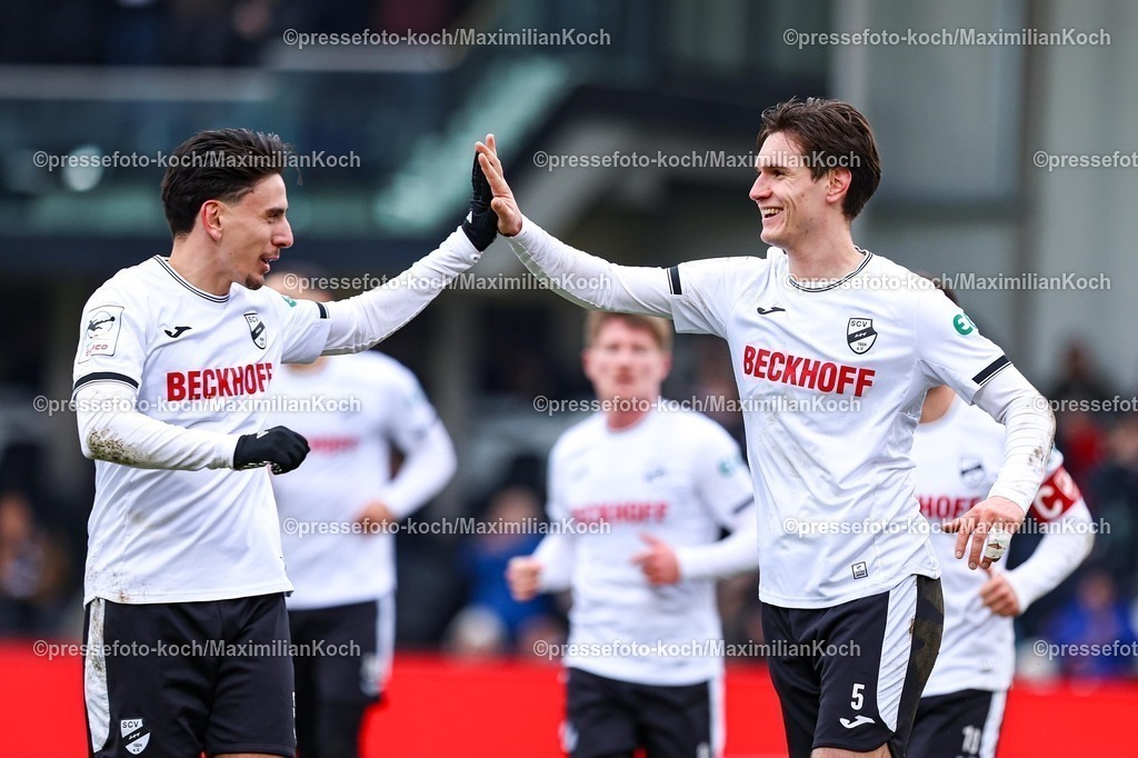 xKWIx14022601069 | 14.02.2026, xKWIx, Fußball, 3. Liga, SC Verl - TSG 1899 Hoffenheim II, SPORTCLUB Arena: Torjubel und abschlag nach dem Tor zum 3:1 durch Martin Ens (SC Verl #5) mit Timur Gayret (SC Verl #30)Photo: xKamilxWilkowskixPressefotoKochx