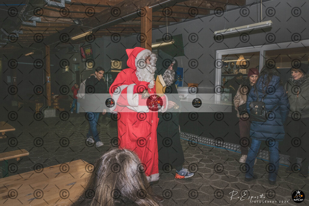 20241206_FCR-Weihnachtsmann_022 | Sport und Naturfotografie von Roberto Esposito zeigt echte Momente Bewegung und die Schönheit der Natur. Ausdrucksstarke Bilder schaffen Emotionen.