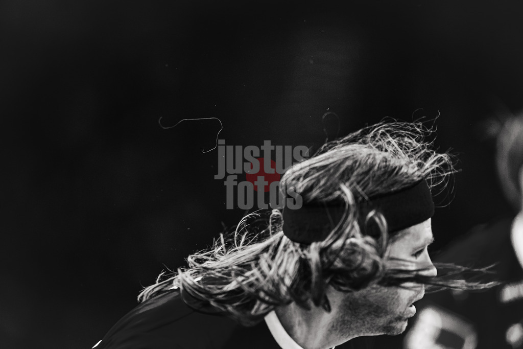 Handball | Herren | EHF EURO 2024 | European Championshop Men 2024 Final Tournament | Dänemark vs. Schweden | 19.01.2024 | Mikkel Hansen (#24, Dänemark, DEN) verliert ein Haar