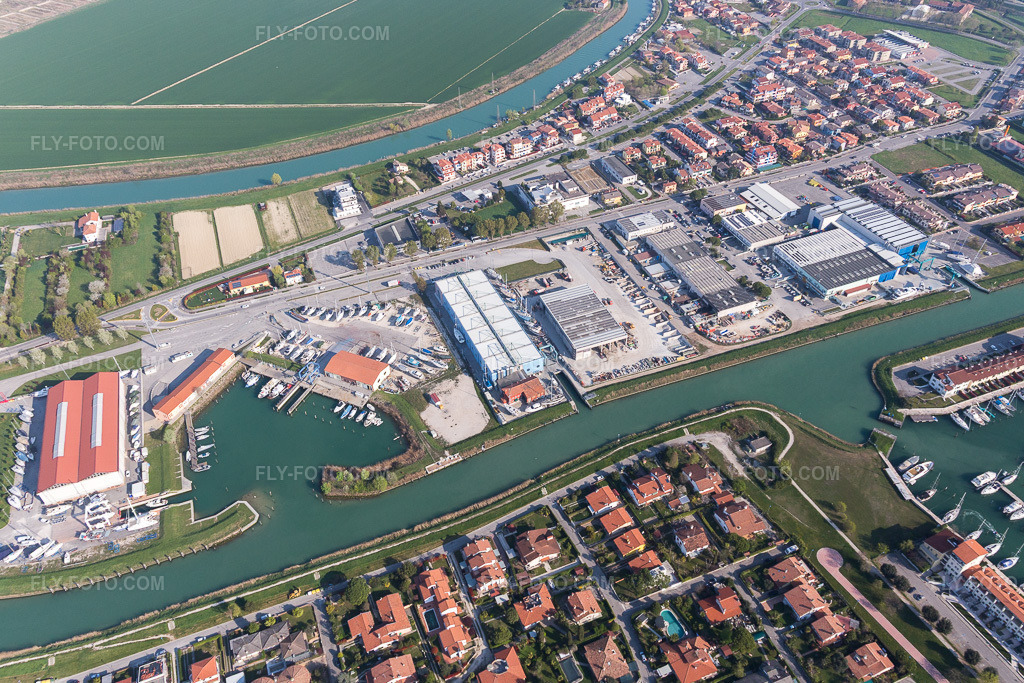 Aerial view: View of the town in Caorle in the state Veneto, Italy.Photo: IMG_097984.jpg taken on 04/03/2017 by Werner Riehm/FLY-FOTO.comResolution of the original: 5061 x 3374 px