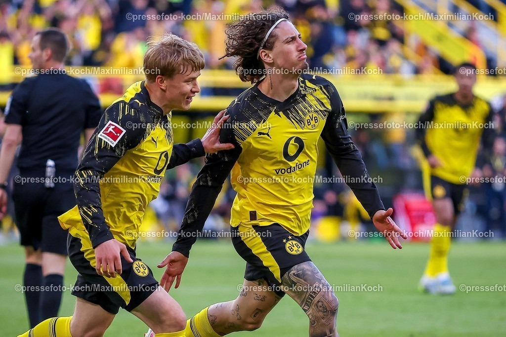BVB26042601073 | 26.04.2026, Fußball, Borussia Dortmund - SC Freiburg, 1. Fußball Bundesliga, 31. Spieltag, Signal Iduna Park, Saison 2025 2026: Torjubel nach dem Tor zum 4:0 durch Torschütze Fabio Silva&nbsp;(BVB #21)  zusammen mit  Daniel Svensson&nbsp;(BVB #24)  DFB regulations prohibit any use of photographs as image sequences and or quasi-video.