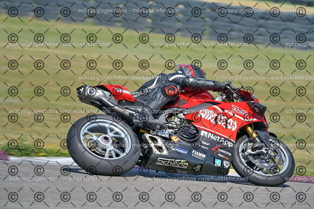 26BT02-0698 | markuskiefer.com - Realisiert mit Pictrs.com