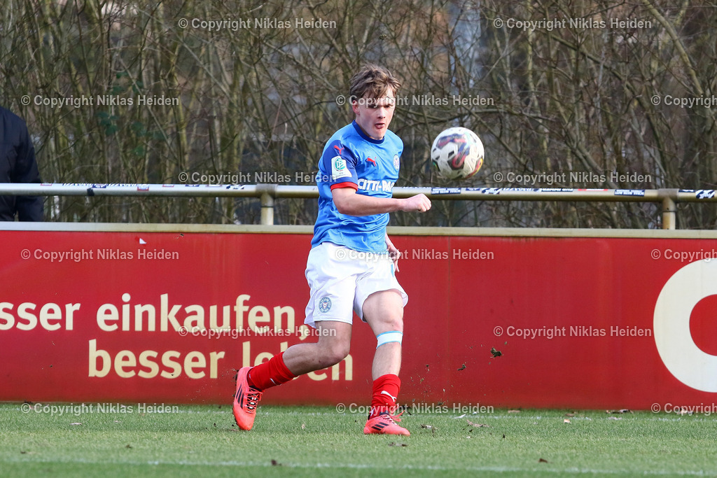 NH_HolsteinKielU19_BlumenthalerSVU19_U19DFBNachwuchsliga_08022025 | #11 Kevin Kortum (Holstein Kiel U19)Fußball I Junioren I U19 DFB-Nachwuchsliga I Saison 2024-2025 I Hauptrunde Liga B, Gruppa A, 2. Spieltag I Holstein Kiel U19 - Blumenthaler SV U19 I 08.02.2025 I Citti-Fußballpark