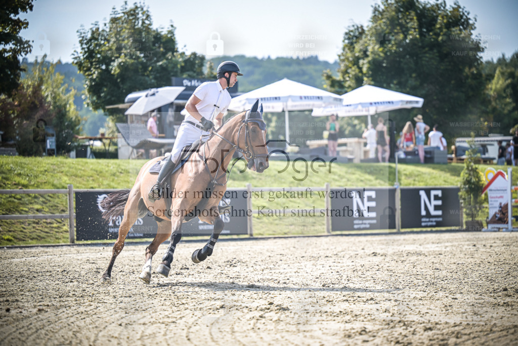 DOS_4418 | Entdecke hochwertige Reitturnierfotos von Foto Oger. Professionell, emotional und authentisch – jetzt Lieblingsmomente im Shop bestellen. - Realisiert mit Pictrs.com