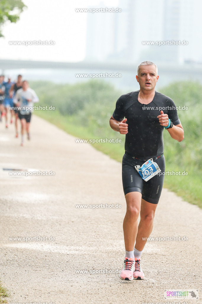 LUR_1227 | 34. M-net Erlanger Triathlon 2025 #erlangertriathlon  #mnettriathlon2025 #mnettriathlon #team #olympischedistanz #mitteldistanz #triathlon #maindonaukanal  #erlangertriathlon2025 #yourpictrs #tv1848 #tv1848erlangen  #triathlonbayern #sportinerlangen #demsportverbunden #sportshot_your_pictrs Copyright: www.sportshot.de