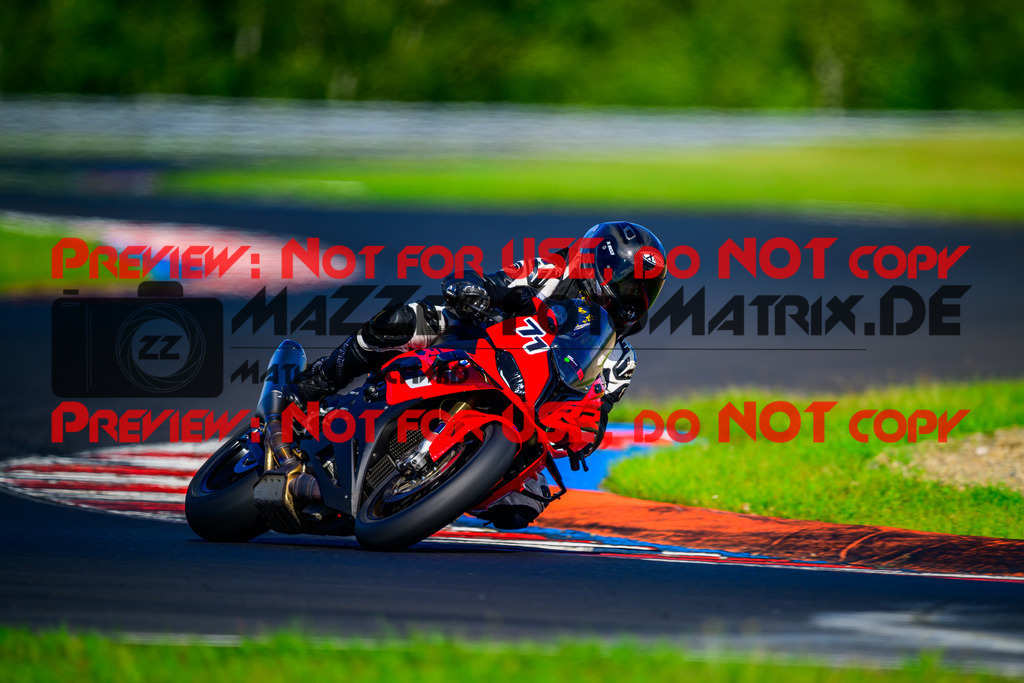 MaZZes_Fotomatrix_20250912_6007705_7466 | ROT