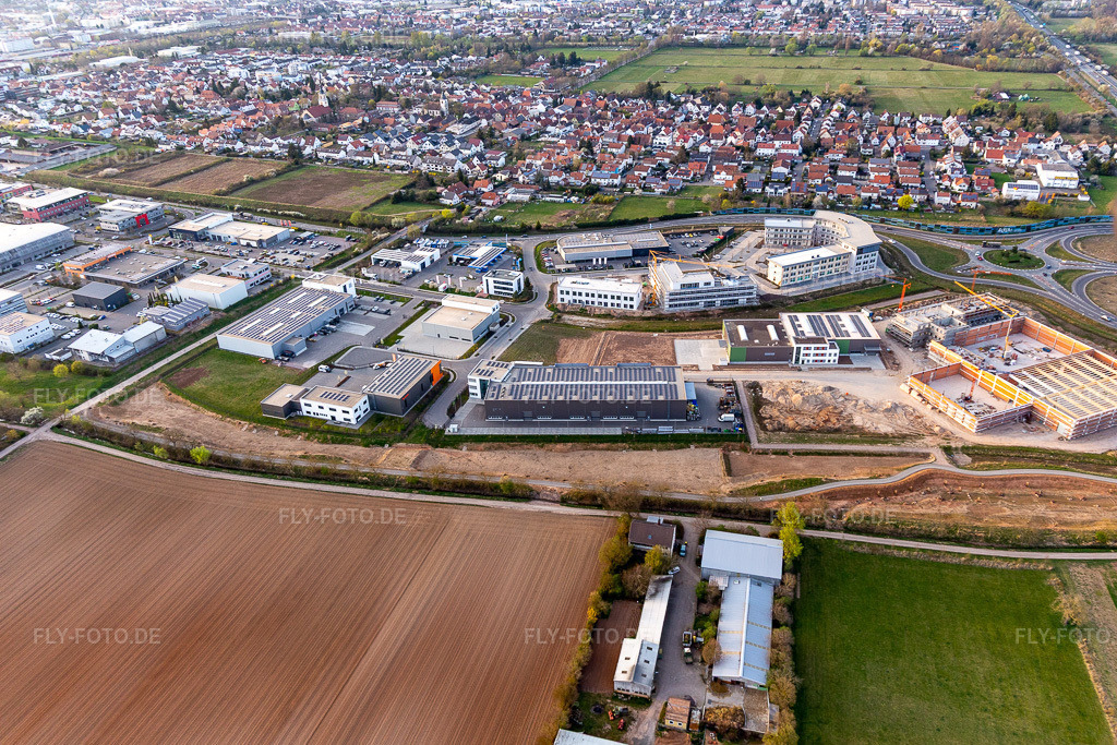 Luftbild: emiCo Emission Control Systems GmbH, Gewerbepark am Messegelände im Ortsteil Queichheim in Landau im Bundesland Rheinland-Pfalz in Deutschland. Foto: IMG_131076.jpg vom 28.03.2022 durch Werner Riehm/FLY-FOTO.deWWW.PORSCHE-LANDAU.DE