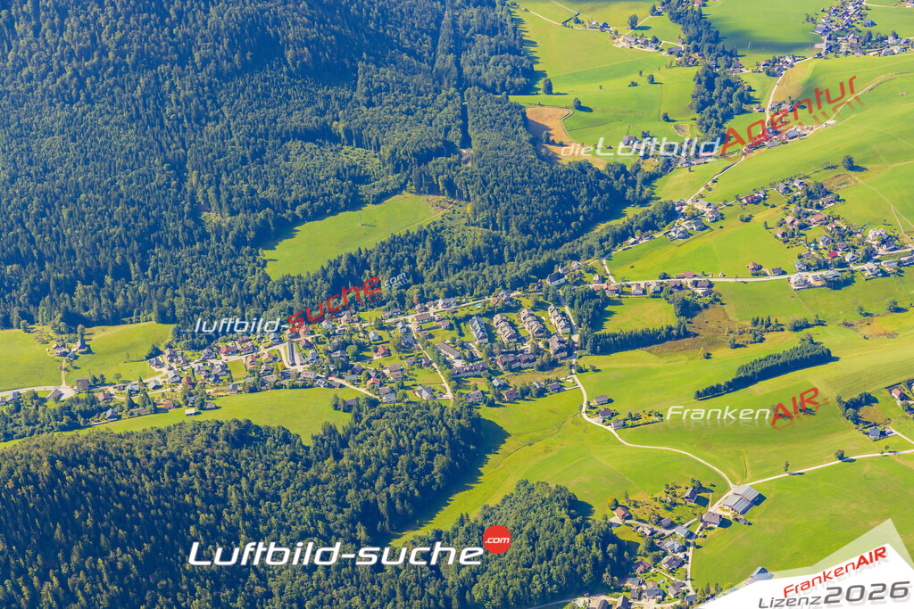Luftaufnahme von  Bad Aussee - Die Luftaufnahme wurde 2025 vom UL-Flugzeug heraus erstellt ( keine Drohne ) - Hochauflösende Luftaufnahme - für professionelle Ausdrucke geeignet. Die Geschenkidee !Mit Lizenz und Bildrechte bestellbar