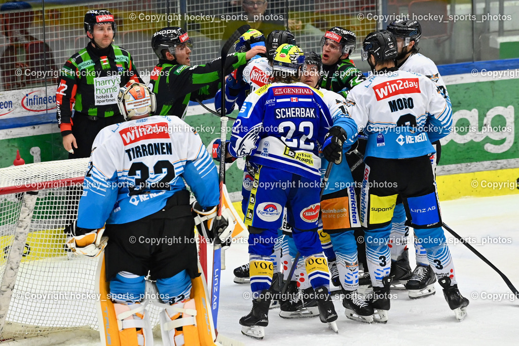 EC IDM WÄRMEPUMPEN VSV vs. Steinbach Black Wings Linz | #32 Rasmus Tirronen Black Wings Linz, #22 Nikita Scherbak EC VSV, #3 Greg Moro lack Wings Linz, NIKOLIC MANUEL Referee, BEDYNEK SEBASTIAN Referee, JEDICKA PETER JAKA Referee, EC IDM WÄRMEPUMPEN VSV vs. Steinbach Black Wings Linz, EC IDM WÄRMEPUMPEN VSV vs. Steinbach Black Wings Linz am 04.03.2026 in Villach (Stadthalle Villach), Austria, (Photo by Bernd Stefan)