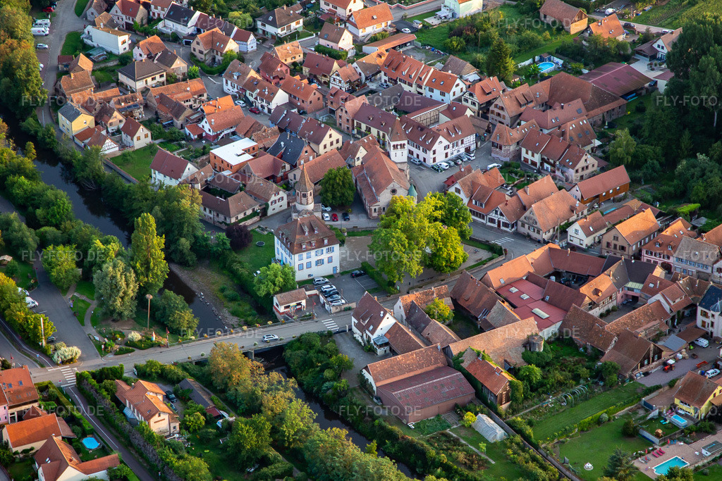 Luftbild: Parc Audéou in Avolsheim im Bundesland Bas-Rhin in Frankreich. – Foto: IMG_138010.jpg vom 19.08.2023 durch Werner Riehm/FLY-FOTO.de – Auflösung des Originals: 4893 x 3262 px – Outils d\xe2\x80\x99accessibilit\xc3\xa9