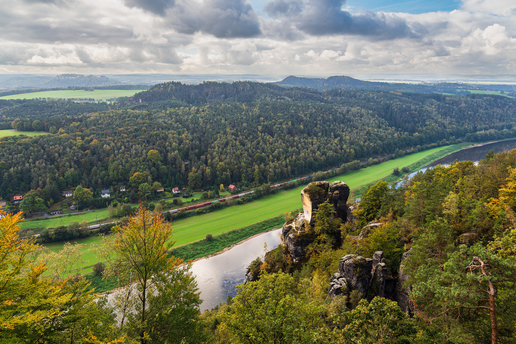 Blick über die Elbe auf die Sächsische Schweiz | Blick über die Elbe auf die Sächsische Schweiz.