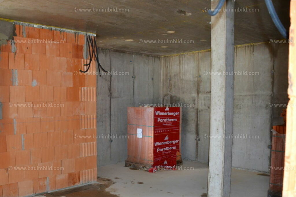 bib-lg17-elektroinstallation-0090 | Nach LV-Leistungsgruppen sortierte Detailfotos über den Bau eines Hauses. Alle Hausbau-Bilder direkt vom Urheber und Autor der Website Haus-Selber-Bauen.com