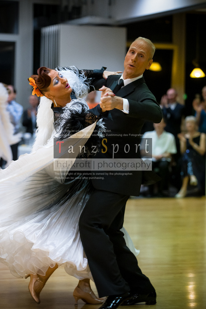 20250906_LM_By_Masters-III-S-Std_7583 | Tanzsportbilder, Standardtanz, Lateintanz, WDSF, DTV, LTVB, dancecomp, goc, hessen tanzt, blaues band der spree, walzer, tango, wiener walzer, slowfox, quickstepp, samba, rumba, cha-cha-cha, paso doble. jive, hd-kroft photography, turniertanzsport