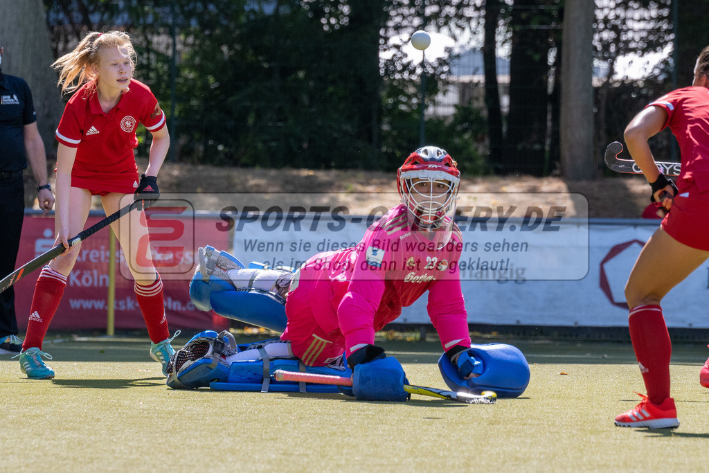 SFE_20220903_0063 | Lisa Höllriegl ( Torfrau Rot-Weiss Köln #23 ) Claudia Rodriguez ( Bremer HC #19 )  ; 1. Bundesliga Hockey Herren Rot-Weiss Köln - Bremer HC am 03.09.2022 in Köln (KTHC Stadion Rot-Weiss Köln Tennis and Hockey Club), Photo: Stephan Fehrmann 2022 (Sports-Gallery)