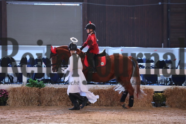 Marbacher_Wochenende_2023_Finale_Kids-Cup_Führzügelklasse_Gruppe_02 (23) | Alle Fotos der Reiterjournal Fotografin Doris Matthaes im Reiterjournal Online-Fotoshop. - Realisiert mit Pictrs.com