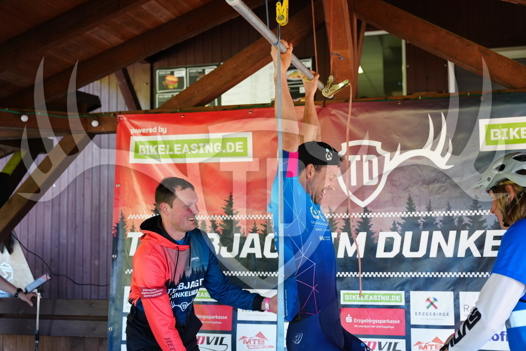 FC101101 | Fotogalerie der Treibjagd im Dunkelwald - Dein MTB Etappenrennen im Erzgebirge - Realisiert mit Pictrs.com