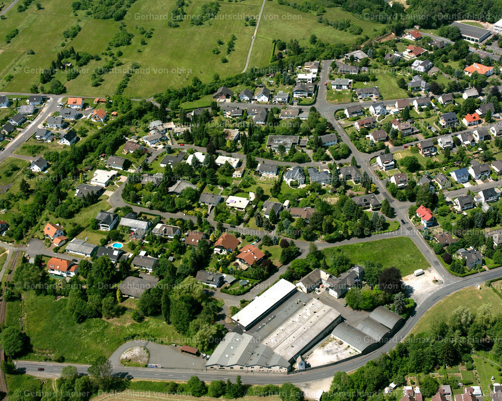 2611122 | HAIGER 09.06.2006 Wohngebiet einer Einfamilienhaus- Siedlung  in Haiger im Bundesland Hessen, Deutschland // Single-family residential area of settlement  in Haiger in the state Hesse, Germany Foto: Gerhard Launer