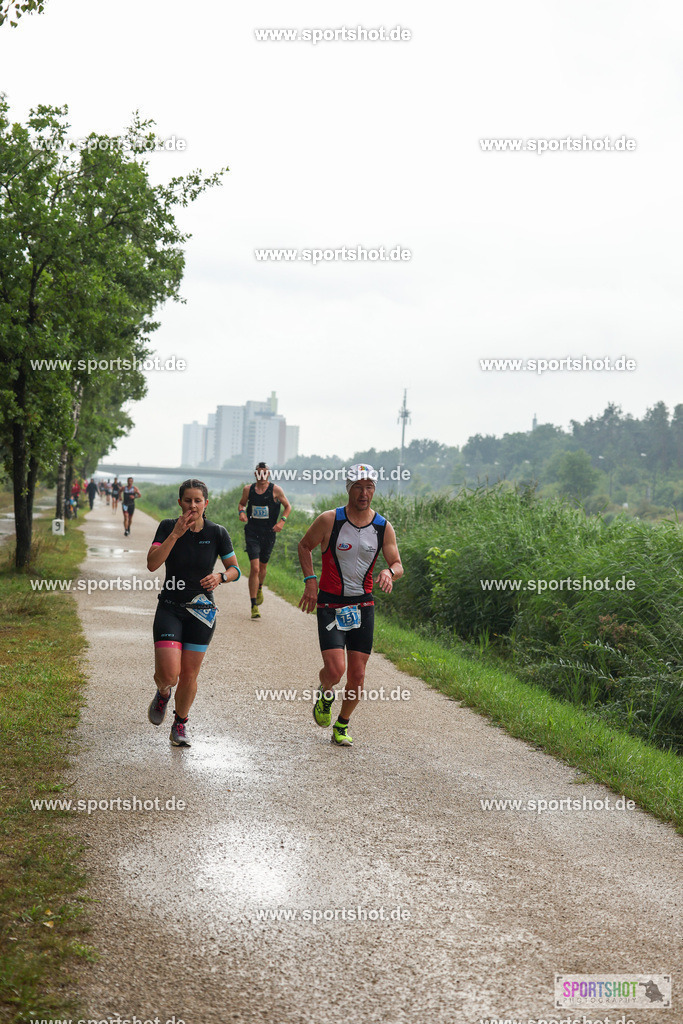 LUR_1113 | 34. M-net Erlanger Triathlon 2025 #erlangertriathlon  #mnettriathlon2025 #mnettriathlon #team #olympischedistanz #mitteldistanz #triathlon #maindonaukanal  #erlangertriathlon2025 #yourpictrs #tv1848 #tv1848erlangen  #triathlonbayern #sportinerlangen #demsportverbunden #sportshot_your_pictrs Copyright: www.sportshot.de