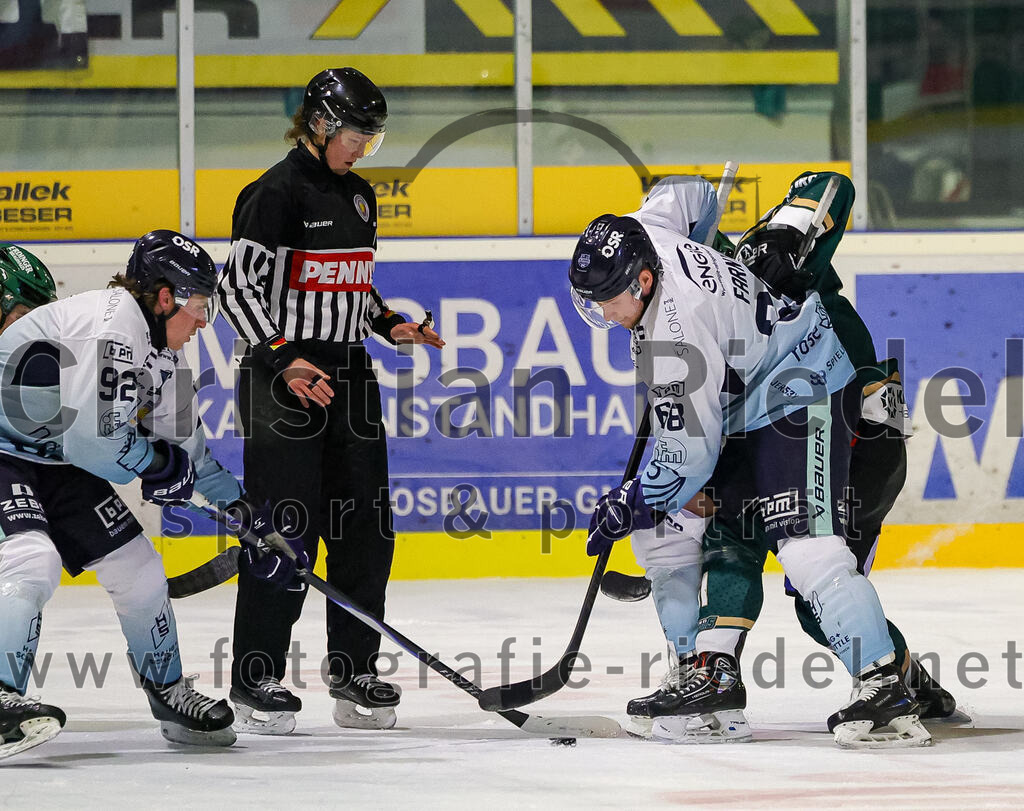 2026-01-06_128_TSV_Erding_gegen_EV_Lindau_Islanders | Erding, Deutschland, 06.01.2026:Eishockey, Oberliga Süd 2025 / 2026, 35. Spieltag, TSV Erding gegen EV Lindau Islanders, Endergebnis: 2:5Noah Kane (EV Lindau Islanders, #92), Andreas Farny (EV Lindau Islanders, #68), Dennis Miller (Erding Gladiators, #61)Foto: Christian Riedel / fotografie-riedel.net